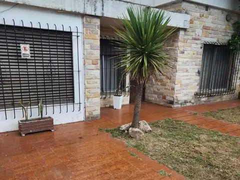 casa en venta 8 ambientes a refaccionar