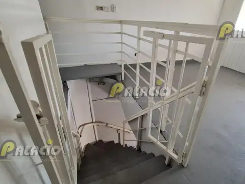 Local 27m² con Entrepiso en Villa Raffo, Tres de Febrero