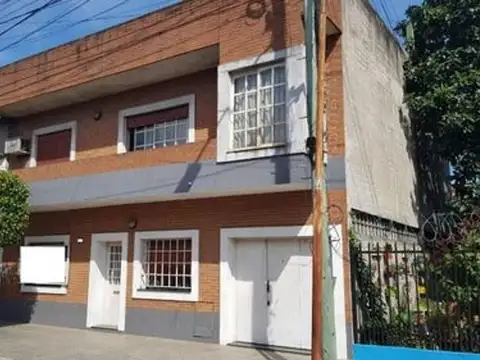  IMPECABLE  CASA DE 2 PLANTAS