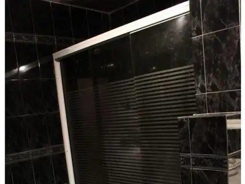 Casa 6 ambientes con 2 baños