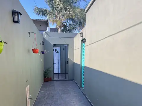 Depto Tipo Casa en Alquiler en Villa Constructora, $ 450.000
