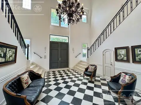 Casa estilo francés en Abril Club de Campo con vista a golf-Hudson.