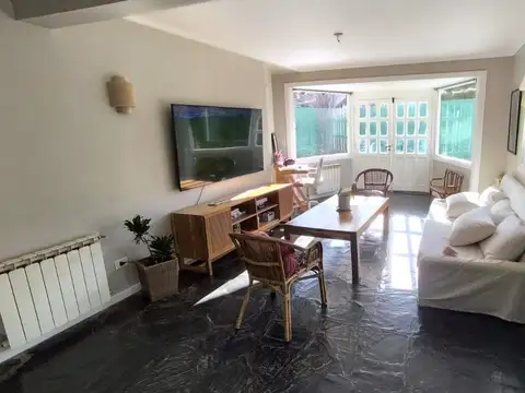 Casa más Departamento, ideal para vivienda o Hostel.