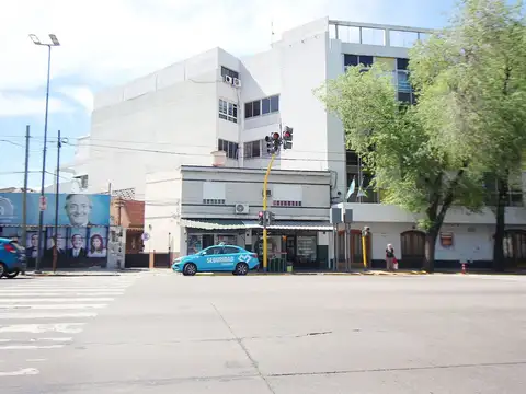 Avenida Hipólito Yrigoyen 5200