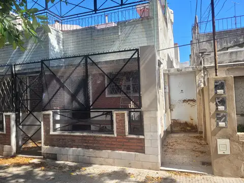 3 amb Chico con Patio en Buen Estado!