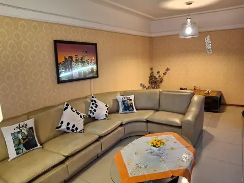 Casa en Venta con 5 cocheras