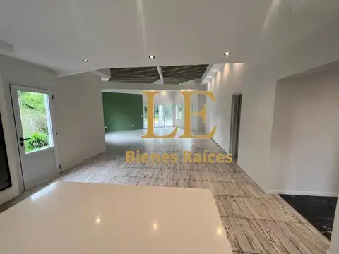 Casa en Venta con 4 cocheras