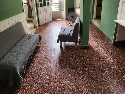 CASA EN VENTA LLORENTE 180 AVELLANEDA