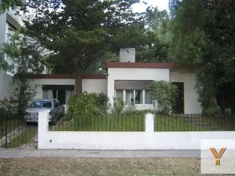 Casa en venta - 3 dormitorios 2 baños - 312mts2 - San Bernardo Del Tuyu