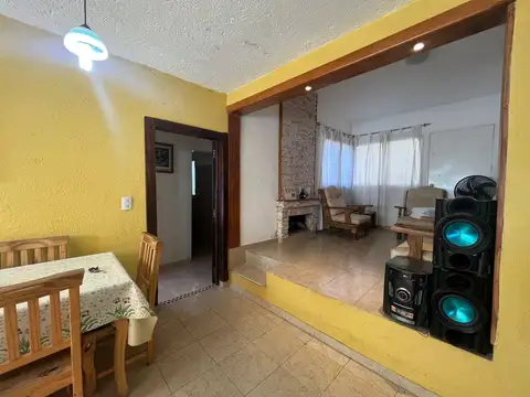 Casa en Alquiler con 2 cocheras