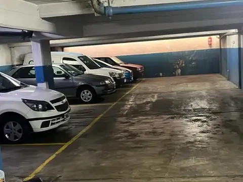 Cochera fija cubierta  en planta baja - Villa Devoto!