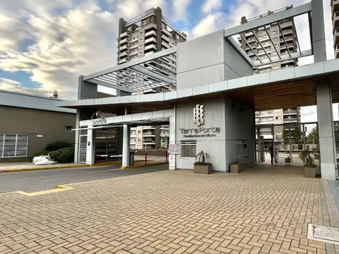 Cochera en venta complejo cerrado Terraforte 1