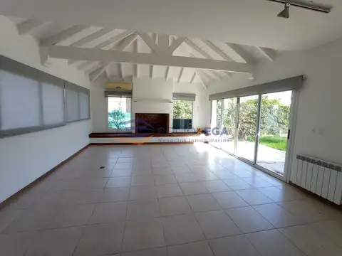 Casa 4 ambientes con 3 baños