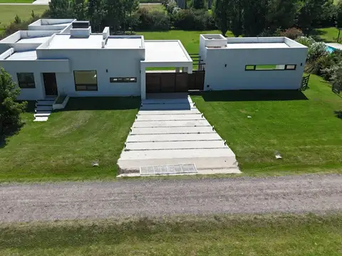 Casa 5 ambientes con 4 baños