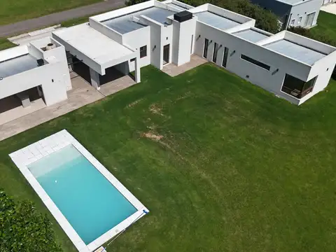 Casa en Venta en San Roque, USD 360.000