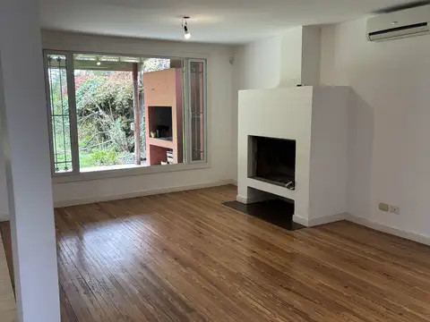 Casa en Alquiler con 1 cochera
