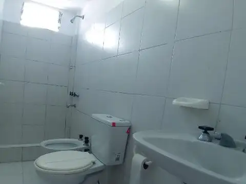 Depto Tipo Casa en Alquiler en Bernal Oeste, $ 420.000