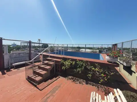 Venta, Departamento 4 dormitorios con quincho privado.