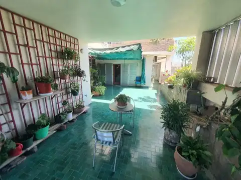 Departamento 8 ambientes con 3 baños