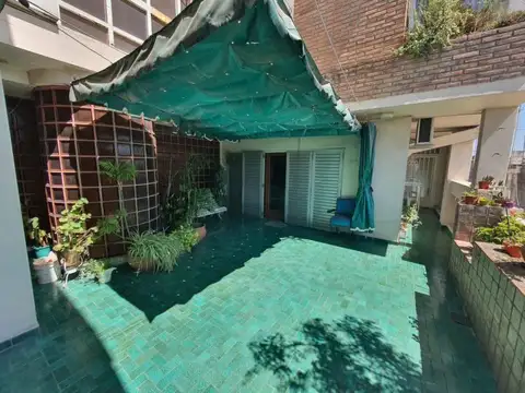 Venta, Departamento 4 dormitorios con quincho privado.