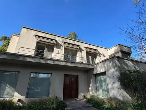 Venta casa en B°Cdo Los Berros I, Bella Vista