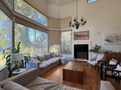 Casa 4 ambientes con 3 baños