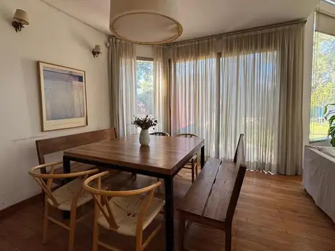 Casa en Venta con 3 cocheras