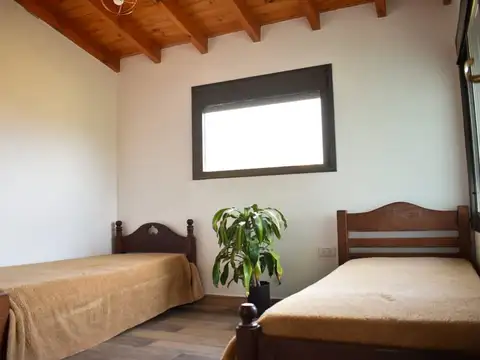 SE VENDE CASA 2 IMPECABLE DORMITORIO VILLA YACANTO
