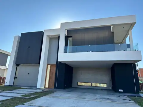 Casa en Venta en Countries y Barrios Cerrados en San Vicente, USD 420.000