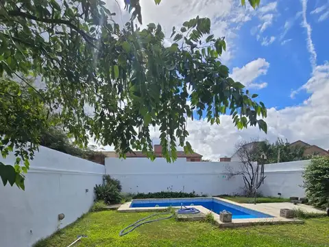 VENTA CASA DE CATEGORÍA 3 DORM EN B° LAS ROSAS