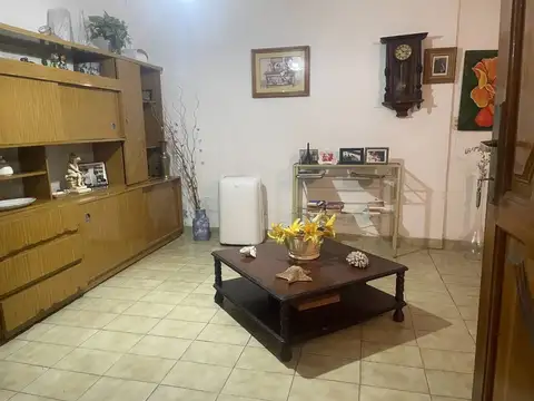 Casa 6 ambientes con 1 baño