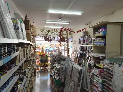 Locales comerciales en el centro de Crespo