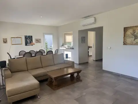 Casa en Alquiler con 1 cochera