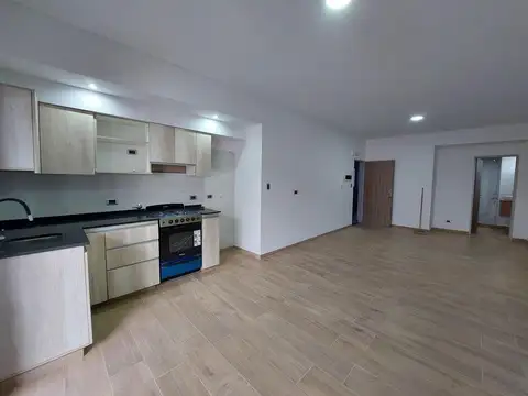 AMPLIO MONOAMBIENTE AL CONTRA FRENTE A ESTRENAR