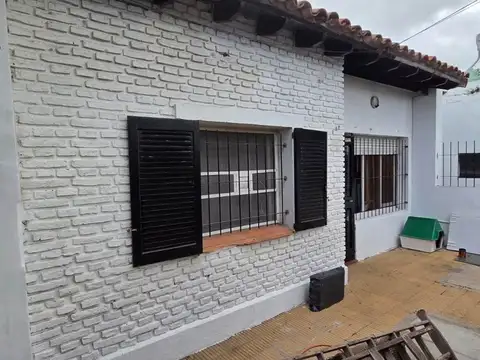 VENTA - DOS CASAS DE 2 DORMITORIOS, UNA A TERMINAR