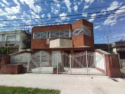 VENTA - CASA 3 DORMITORIOS CON SALON - BARRIO SALADILLO