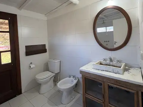 Casa 4 ambientes con 2 baños