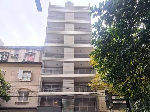 Pasteur al 700 y Av. Córdoba. Piso 6. A estrenar. Monoambiente divisible 44 m2 totales y cubiertos. Al frente a la calle. Balcón corrido. Lavadero. Vestidor grande. Muy luminoso. Apto profesional y todo destino. Bajas expensas