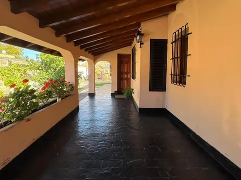 Casa en Venta en Rafael Calzada, USD 430.000