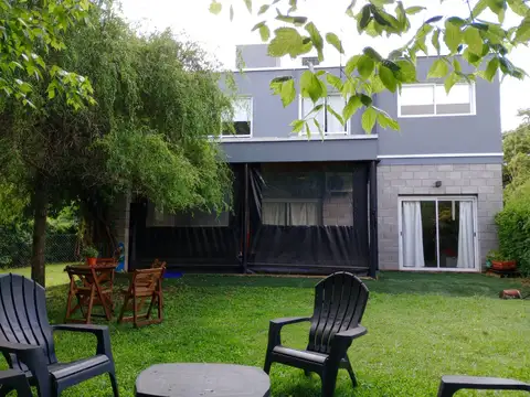 Casa en Venta con 2 cocheras