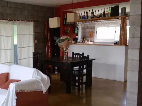Casa 4 ambientes con 2 baños