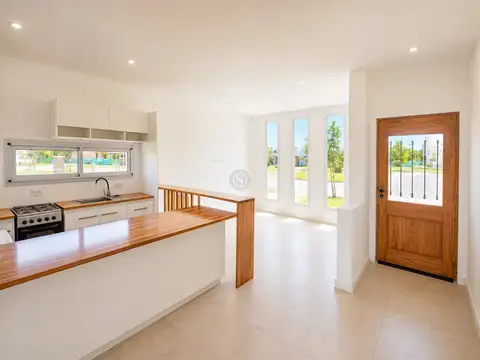 Casa en Venta en Pilar del Este - Santa Lucia, USD 149.000
