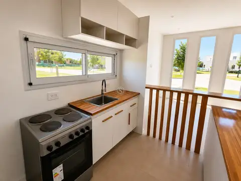 Casa 4 ambientes con 2 baños