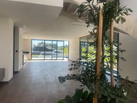 Casa 6 ambientes con 6 baños