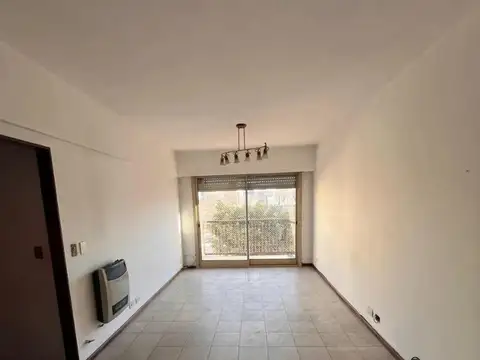 ALQUILER - DEPARTAMENTO DE 3 AMB CON BALCÓN