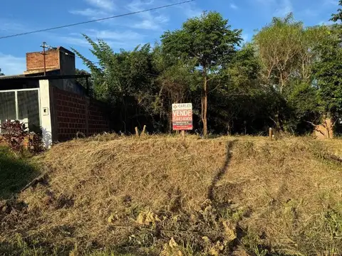 (V145) Amplio terreno en centro de Garupá 