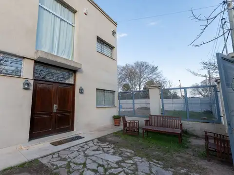 Casa en Venta con 2 cocheras
