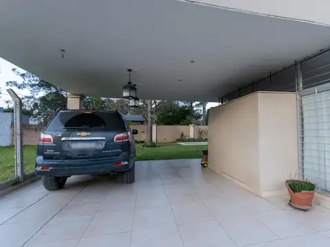Casa 7 ambientes con 3 baños