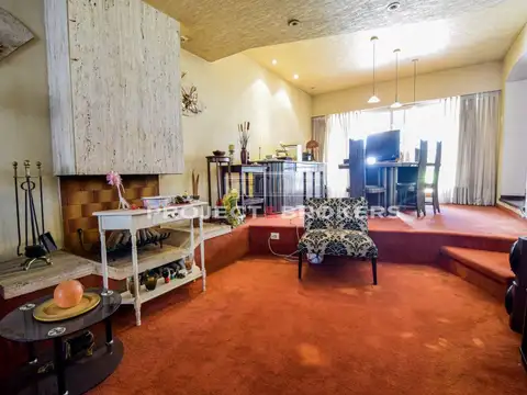 Casa 5 ambientes con 2 baños