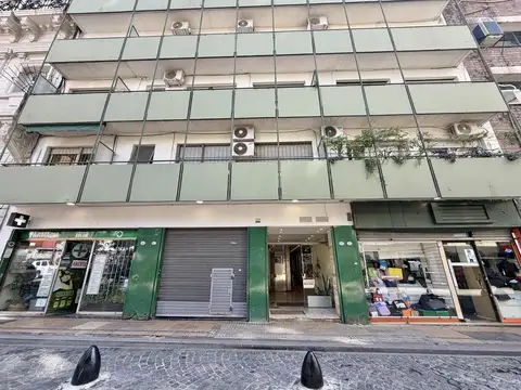 Ideal inversión! Oficina de dos ambientes en venta y alquiler ubicada en San Telmo.